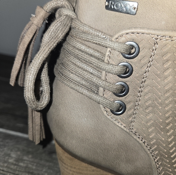 Roxy Devon Charcoal Embossed Ankle Boot Size 5.5 FREE SHIPPING! - Picture 3 of 10